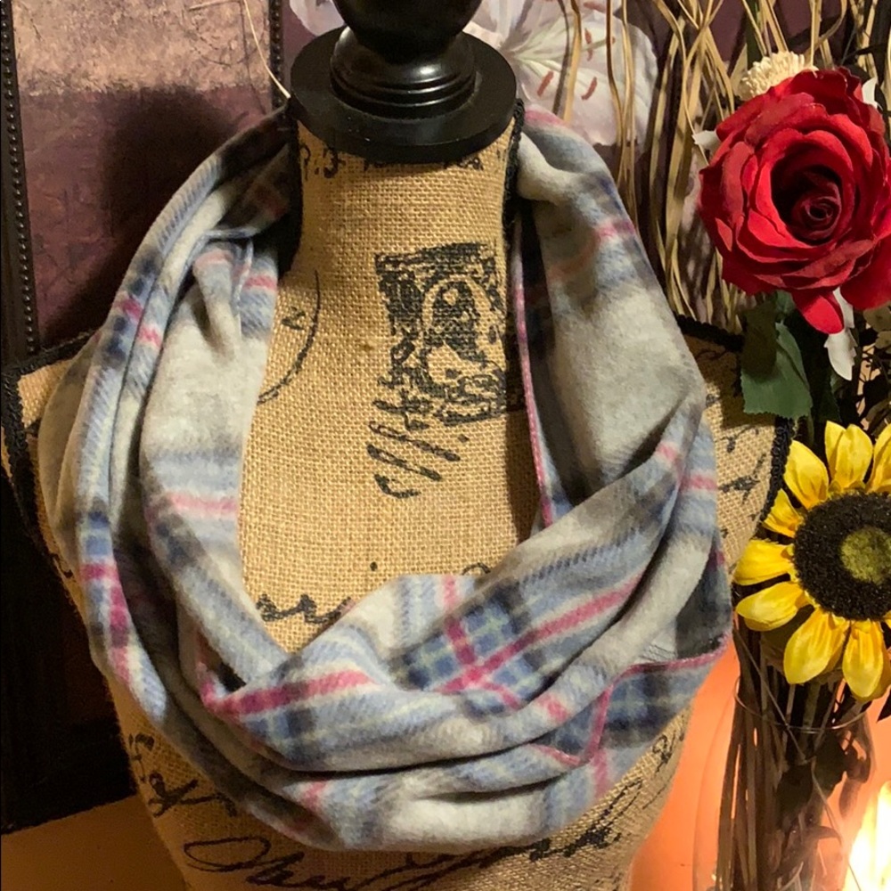 Plaid fleece infinity scarf 🧣 used